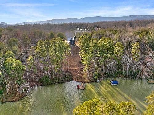 Lakefront, New, Private Dock, Hot Tub, Fire Pit, Canoe, Incredible Views Lakefront, New, Private Dock, Hot Tub, Fire Pit, Canoe, Incredible Views