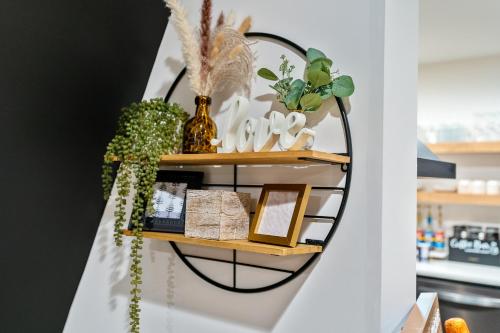 Lakefront, New, Private Dock, Hot Tub, Fire Pit, Canoe, Incredible Views Lakefront, New, Private Dock, Hot Tub, Fire Pit, Canoe, Incredible Views