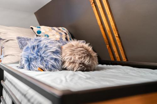 Lakefront, New, Private Dock, Hot Tub, Fire Pit, Canoe, Incredible Views Lakefront, New, Private Dock, Hot Tub, Fire Pit, Canoe, Incredible Views