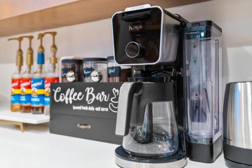 Lakefront, New, Private Dock, Hot Tub, Fire Pit, Canoe, Incredible Views Lakefront, New, Private Dock, Hot Tub, Fire Pit, Canoe, Incredible Views