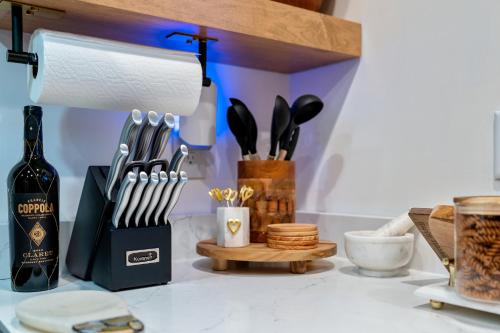 Lakefront, New, Private Dock, Hot Tub, Fire Pit, Canoe, Incredible Views Lakefront, New, Private Dock, Hot Tub, Fire Pit, Canoe, Incredible Views