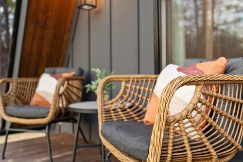 Lakefront, New, Private Dock, Hot Tub, Fire Pit, Canoe, Incredible Views Lakefront, New, Private Dock, Hot Tub, Fire Pit, Canoe, Incredible Views