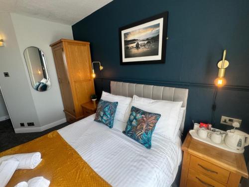 Double Room image 3