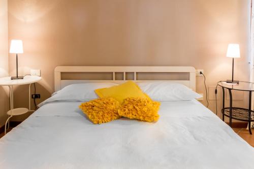 1 queen bed, 1 twin bed