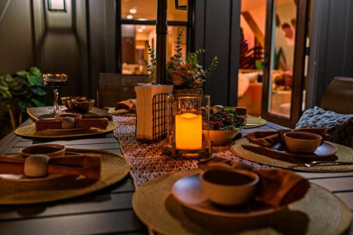 Lakefront, New, Private Dock, Hot Tub, Fire Pit, Canoe, Incredible Views Lakefront, New, Private Dock, Hot Tub, Fire Pit, Canoe, Incredible Views