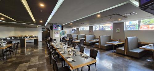 餐廳, 溫德姆華美達墨西哥城聖達菲 (Ramada by Wyndham Mexico City Santa Fe) in 聖達菲-迪賽西爾托德洛杉磯利昂
