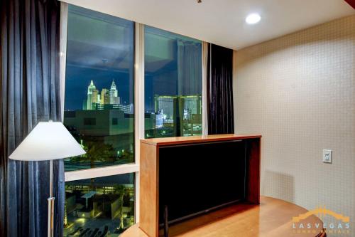 MGM Signature-04-602 1Br 2Ba Balcony Suite, Las Vegas (photo 9)