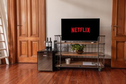 Luxury 2 room apt in Downtown