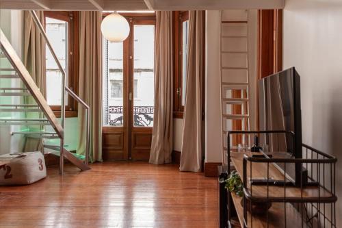 Luxury 2 room apt in Downtown