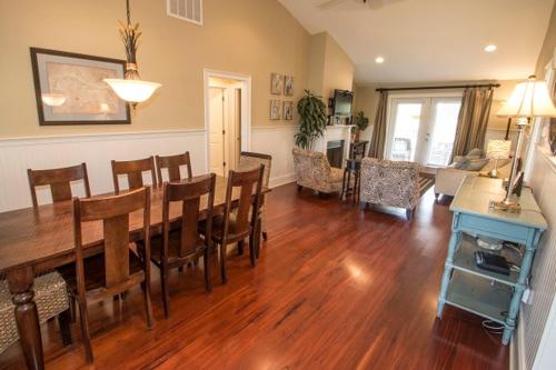 Sandpiper Court 8 by Wild Dunes, with Amenities in Isle of Palms, USA