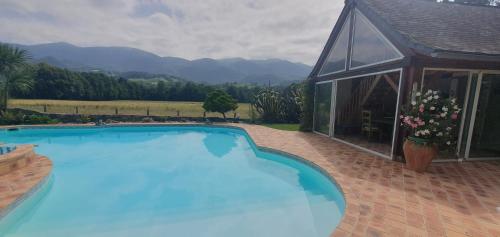 Maison familiale Baylère - Piscine et spa - 8 pers (Maison familiale Baylere - Piscine et spa - 8 pers) in Buziet