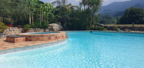 Maison familiale Baylère - Piscine et spa - 8 pers (Maison familiale Baylere - Piscine et spa - 8 pers) in Buziet