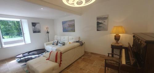 Maison familiale Baylère - Piscine et spa - 8 pers (Maison familiale Baylere - Piscine et spa - 8 pers) in Buziet