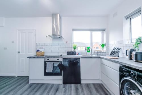 Facilities, The Acacia Lodge - Bright & Modern 3BR Home by Parydise Properties - Ideal for Business & Leisure in Wigan West