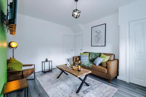 Facilities, Acacia Lodge - Beautiful & Modern 3BR Stay with Free Parking - Ideal for Business & Leisure Stay by  in Wigan