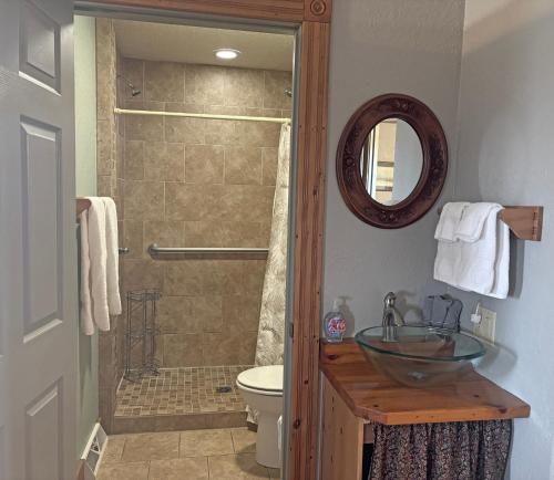 Quiet Country Comfort w Long Views Quiet Country Comfort w Long Views