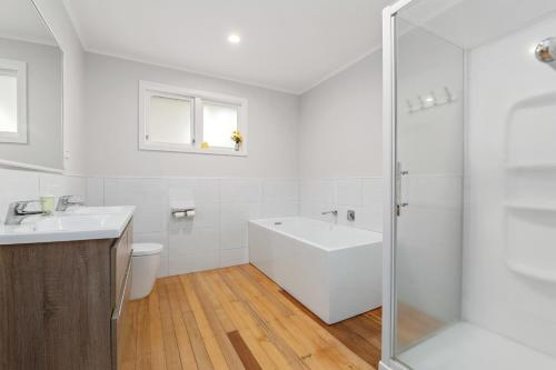 Skyline Staycation - Rotorua Holiday Home - image 3