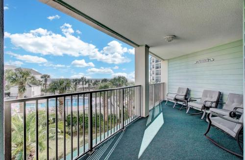 Summerhouse 208 by Wild Dunes, Ocean View Condo in Isle of Palms, USA