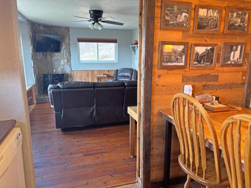 Quiet Country Comfort w Long Views Quiet Country Comfort w Long Views