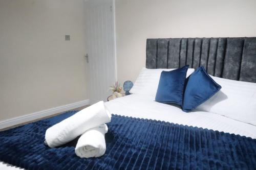 Central City Home-3 Bed Rooms- Parking-Netflix