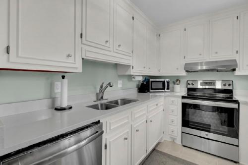 Twin Oaks 40 by Wild Dunes, in Resort Core in Isle of Palms, USA