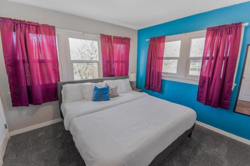 Cozy upper unit great for family visiting Zoo medica campus and downtown – khách sạn tại Central Park