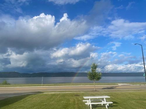 3 Bedroom House with Lake Pepin views with access to shared pool - main image