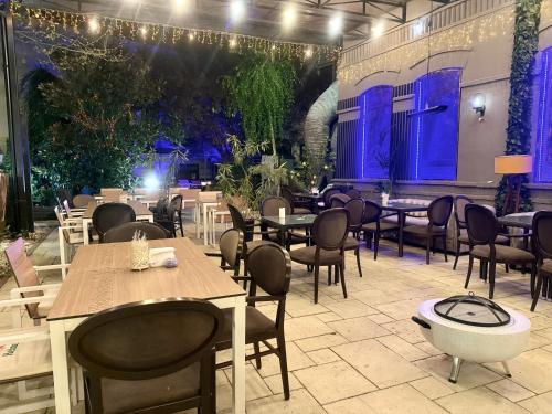 Hotel Boutique 5 Continents - Tap to explore photos