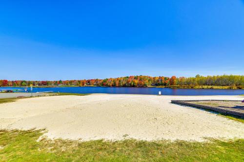 Lake Access and Game Room Cabin in Pocono Mtns Lake Access and Game Room Cabin in Pocono Mtns