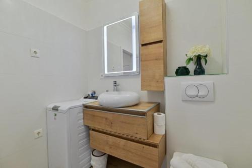 Two-Bedroom Apartment with Balcony and Sea View image 10
