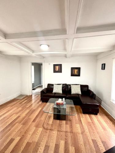 Luxurious & Serene Niagara Retreat 3BR 2BA Private Backyard Oasis