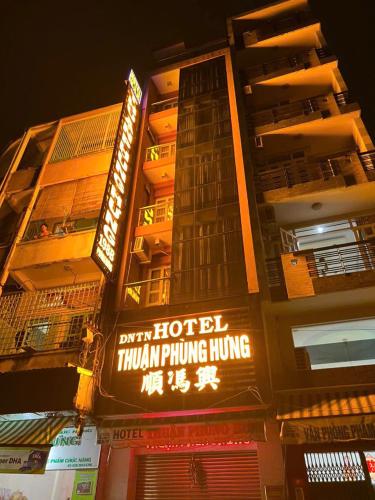 Hotel THUẬN PHÙNG HƯNG near China Town