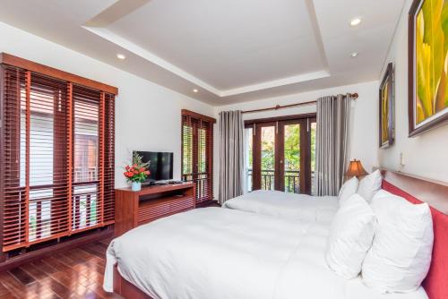 Three-Bedroom Villa image 6