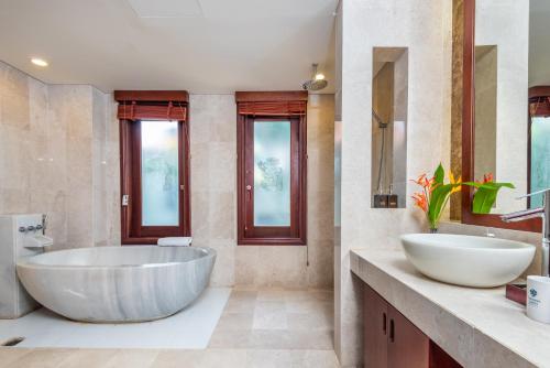 Three-Bedroom Villa image 4