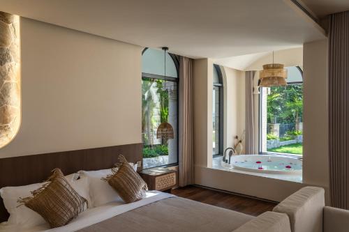 Deluxe Double Room with Bath image 5