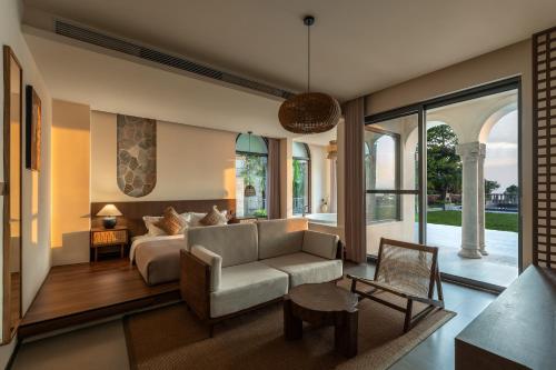 Deluxe Double Room with Bath image 7