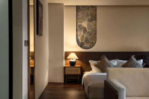 Deluxe Double Room with Bath image 1
