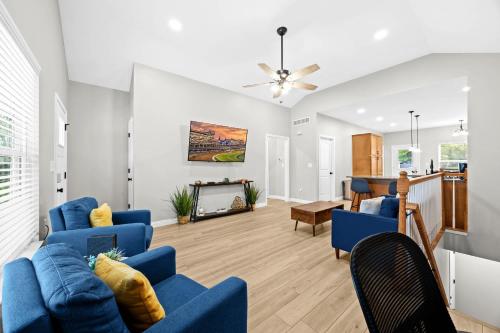 Charming 4-BR Retreat in the Heart of Clarksville in คลาร์กสวิวลล์ (IN)