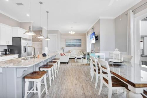 Life's Porpoise by Meyer Vacation Rentals – Gulf Shores, AL