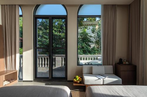 Deluxe Suite with Sea View image 6