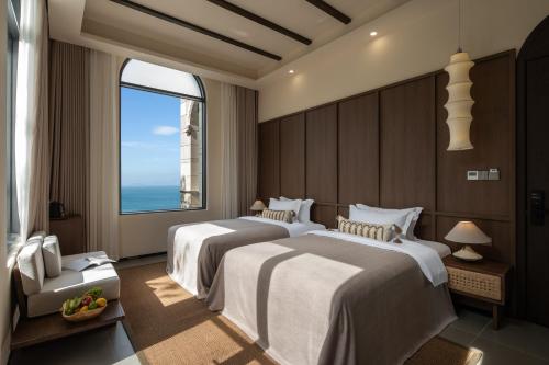 Deluxe Suite with Sea View image 1