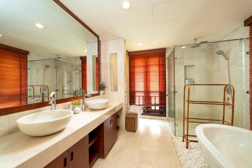 Villa with Sea View image 9