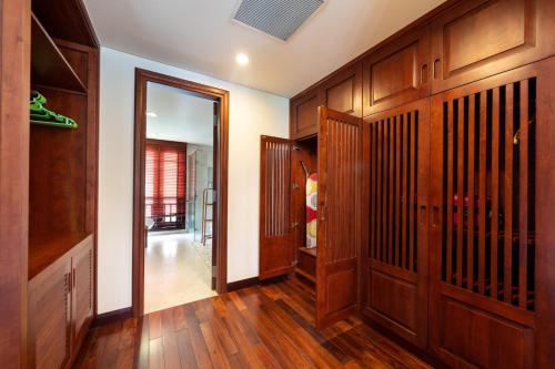 Villa with Sea View image 4