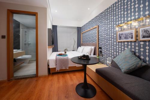 room detail thumbnail 1