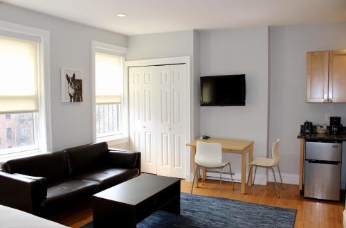 Stylish Downtown Studio in the South End, #8 - Tap to explore photos