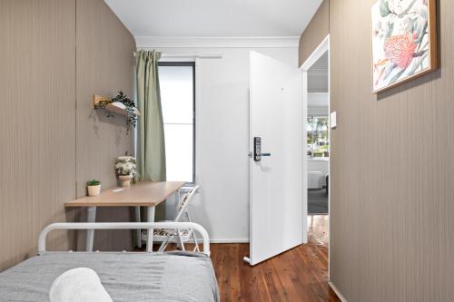 Single Room - Quaint Spot in Marayong - Centrally Located - Shared Bathroom