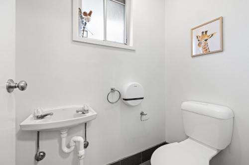 Single Room - Quaint Spot in Marayong - Centrally Located - Shared Bathroom