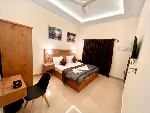 Karachi BNB Royal Family - Airport-Shahr-e-Faisal - image 11