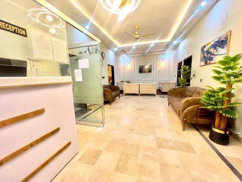 Karachi BNB Royal Family - Airport-Shahr-e-Faisal - image 9