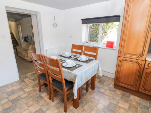 Barn Court Cottage - image 12